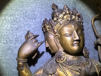 Une figure d'Ushnishavijaya en bronze dor&eacute; incrust&eacute;, Sino-Tibet, 17/18&egrave;me