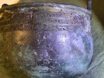 Un vase rituel de forme ding en bronze &agrave; inscription, Dynastie Des Zhou Occidentaux (11&egrave;me - 8&egrave;me a.J-C)