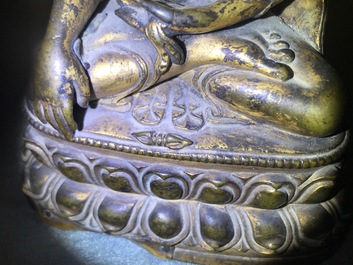 Une figure de Bouddha Shakyamuni en bronze dor&eacute;, Tibet, 14/15&egrave;me