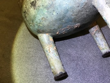 A Chinese bronze 'ding' ritual vessel with inscription, Western Zhou (11th - 8th C. b.C.)