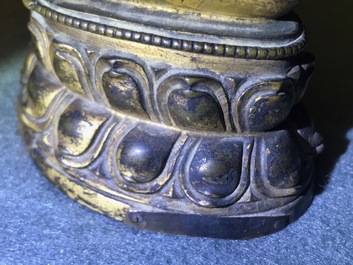 Une figure de Bouddha Shakyamuni en bronze dor&eacute;, Tibet, 14/15&egrave;me