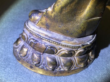 Une figure de Bouddha Shakyamuni en bronze dor&eacute;, Tibet, 14/15&egrave;me