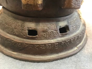 Un groupe de Manjusri et Prajnaparamita en bronze dor&eacute; &agrave; inscription, Tibet, 17/18&egrave;me