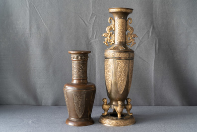 Deux vases en bronze, Chine, 19&egrave;me