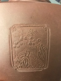 Une grande th&eacute;i&egrave;re couverte en gr&egrave;s de Yixing, Chine, 19&egrave;me