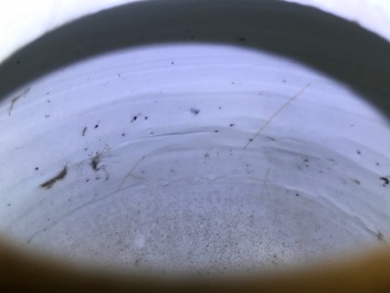 Une jarre en porcelaine de Chine bleu et blanc &agrave; d&eacute;cor d'oiseaux parmi fleurs, Wanli