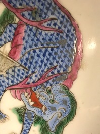 Un grand bol en porcelaine de Chine Bencharong pour le march&eacute; thai, marque de Yongzheng, 19&egrave;me