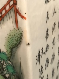 Twee fraaie Chinese famille rose vazen, 19e eeuw
