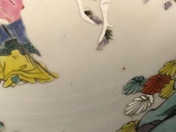 Un plat en porcelaine de Chine famille rose, Yongzheng