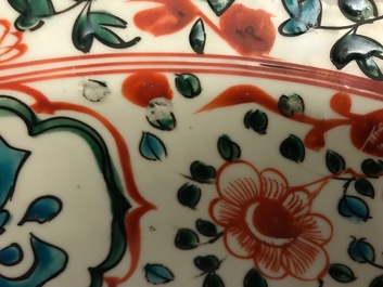 Un plat en porcelaine de Chine polychrome dite 'de Swatow', Ming