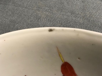 Un plat en porcelaine de Chine famille rose, Yongzheng