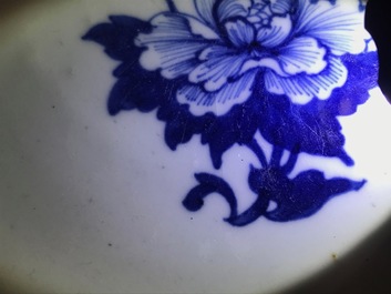 A pair of Chinese blue and white bowls, Yongzheng/Qianlong