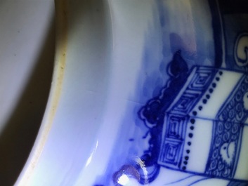 A pair of Chinese blue and white bowls, Yongzheng/Qianlong