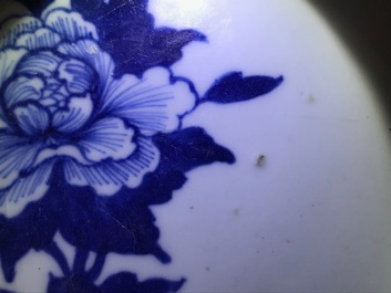 A pair of Chinese blue and white bowls, Yongzheng/Qianlong