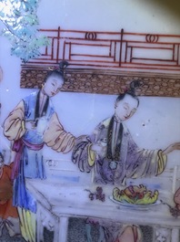 Une assiette en porcelaine de Chine famille rose &agrave; d&eacute;cor de femmes dans un jardin, Yongzheng