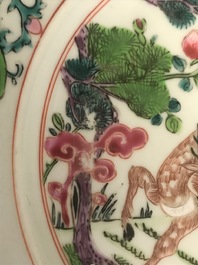 Trois assiettes en porcelaine de Chine famille rose, Yongzheng/Qianlong