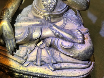 Une figure d'une Tara Blanche en bronze dor&eacute;, Sino-Tibet, Ming