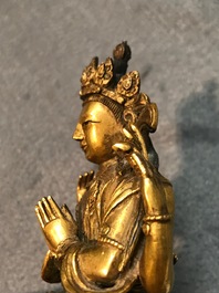 Twee Sino-Tibetaanse verguld bronzen figuren van Boeddha Shakyamuni en Avalokitesvara, 18/19e eeuw