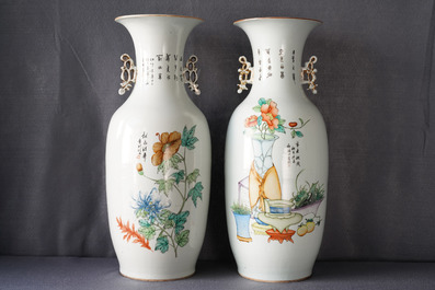 Deux vases en porcelaine de Chine famille rose &agrave; double d&eacute;cor, 19/20&egrave;me