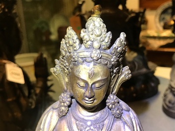 Une figure d'une Tara Blanche en bronze dor&eacute;, Sino-Tibet, Ming