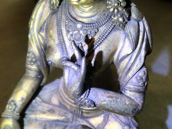 Une figure d'une Tara Blanche en bronze dor&eacute;, Sino-Tibet, Ming
