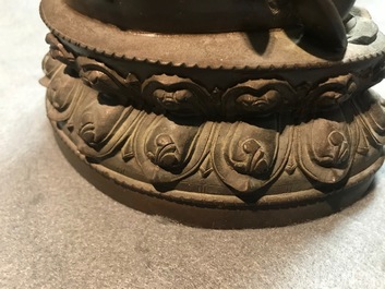 Une figure de Guanyin en bronze, Chine, Ming