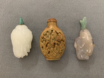 Douze tabati&egrave;res en jade, agate et laque, Chine, 19/20&egrave;me