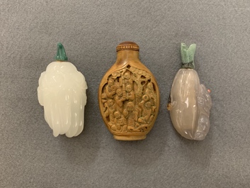 Twelve Chinese jade, agate and lacquer snuff bottles, 19/20th C.