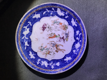 Een collectie divers Chinees famille rose en grisaille porselein, Yongzheng/Qianlong