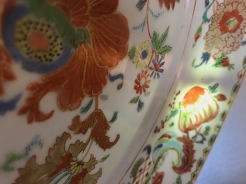Twee Chinese famille rose 'Pompadour' schotels, Qianlong