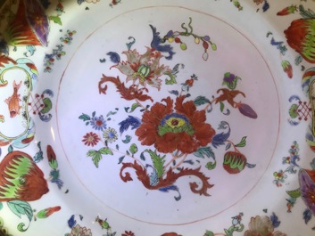 Twee Chinese famille rose 'Pompadour' schotels, Qianlong
