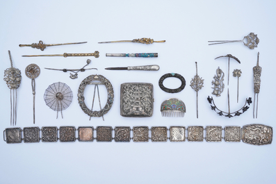 Een collectie divers Chinees zilver, 19/20e eeuw