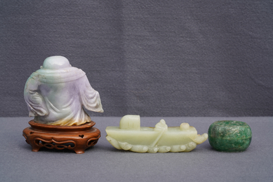 Une collection d'oeuvres en jade et jade&iuml;te sculpt&eacute;, Chine, 19/20&egrave;me