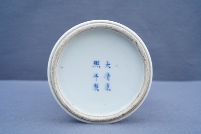 Een Chinese famille rose 'rijstproductie' vaas, Kangxi merk, 19e eeuw