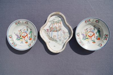 Une collection de th&eacute;i&egrave;res, pots &agrave; pinceaux et assiettes en porcelaine de Chine famille rose, 19/20&egrave;me