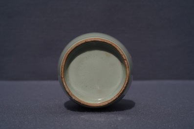 A Chinese Longquan celadon vase, 19/20th C.