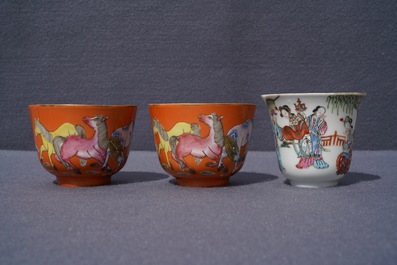 Cinq tasses et leur soucoupes et deux tasses en porcelaine de Chine famille rose, 19/20&egrave;me