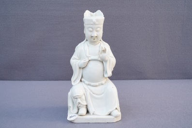 Een Chinese blanc de Chine figuur van Guandi, 18/19e eeuw