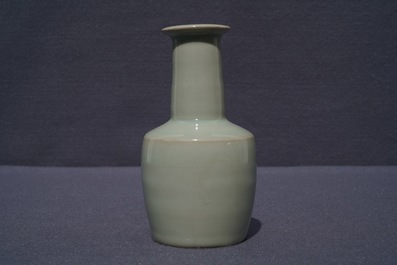 A Chinese Longquan celadon vase, 19/20th C.