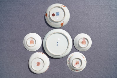 Une collection de th&eacute;i&egrave;res, pots &agrave; pinceaux et assiettes en porcelaine de Chine famille rose, 19/20&egrave;me