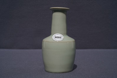 A Chinese Longquan celadon vase, 19/20th C.