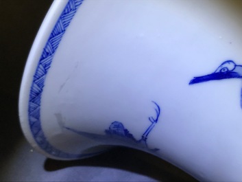 Een Chinese blauwwitte yenyen vaas met herten en kraanvogels, Kangxi