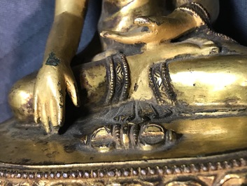 Une figure de Bouddha Vajrasana en bronze dor&eacute;, Tibet, 15/16&egrave;me