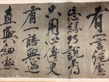 Huang Tingjian (China, 1045-1105): Kalligrafie, inkt op papier, gemonteerd op rol met jade roleindes