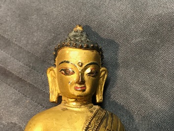 Een verguld bronzen figuur van Boeddha Vajrasana, Tibet, 15/16e eeuw