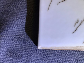 Une plaque en porcelaine de Chine &agrave; d&eacute;cor grav&eacute; de figures dans un paysage, 20&egrave;me