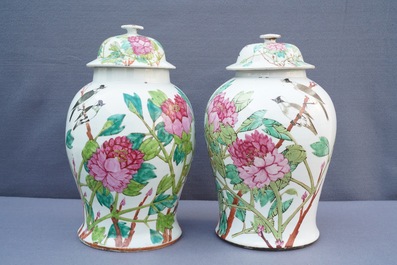 Four Chinese qianjiang cai vases with birds and flowers, 19/20th C.
