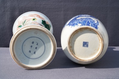 Deux vases en porcelaine de Chine wucai et bleu et blanc, marques de Yongzheng et Wanli, 19&egrave;me