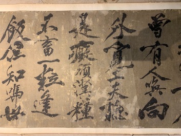 Huang Tingjian (China, 1045-1105): Kalligrafie, inkt op papier, gemonteerd op rol met jade roleindes