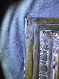 Un grand mod&egrave;le d'un stupa en bronze dor&eacute; et incrust&eacute;, Tibet, 18&egrave;me